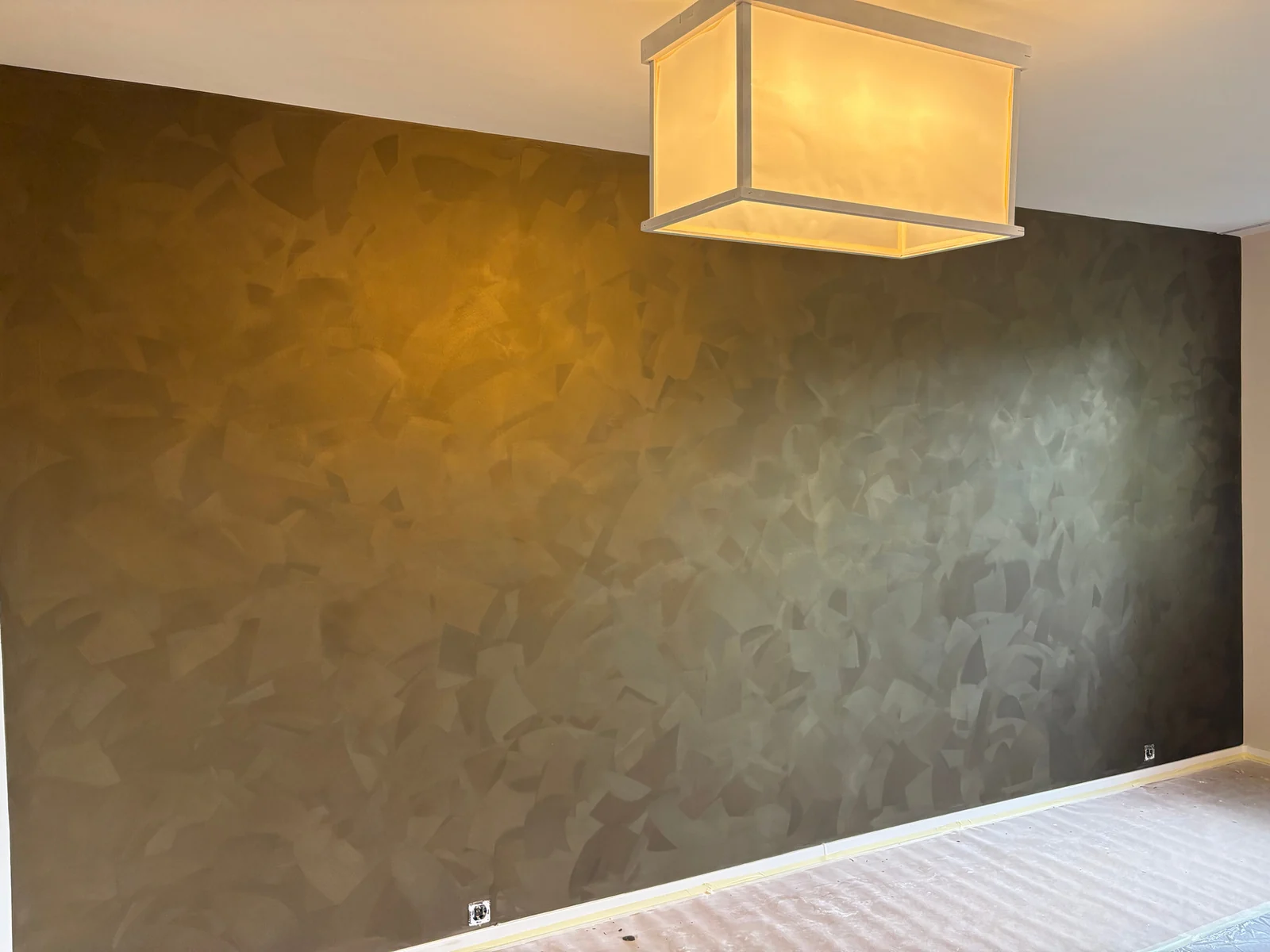Velvet-effect decorative feature wall by Casa Guardians